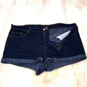 Forever 21 dark wash roller jean shorts 31